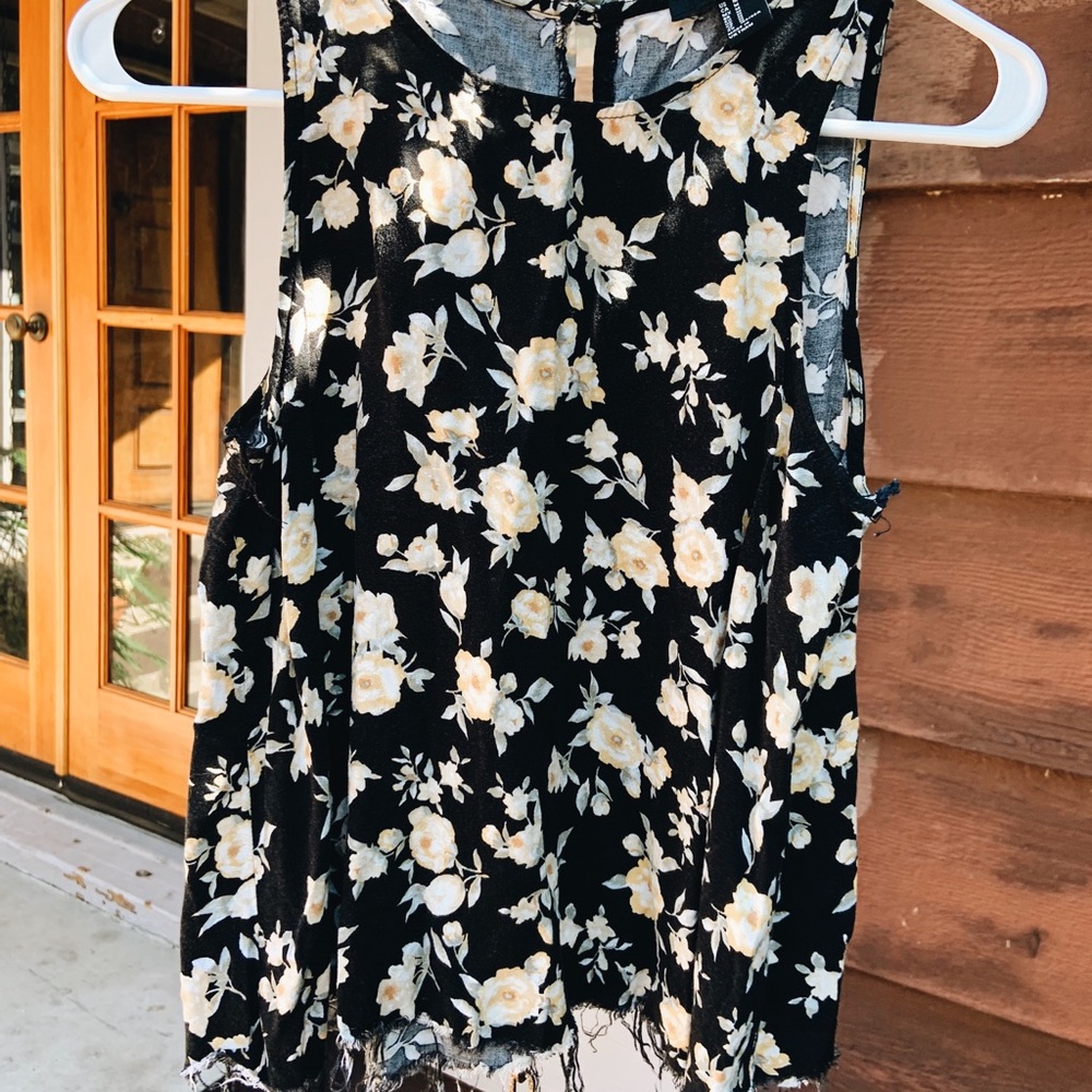 Cropped top tank top